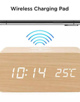 Despertador digital simil madera con carga inalámbrica, 3 alarmas y control por sonido