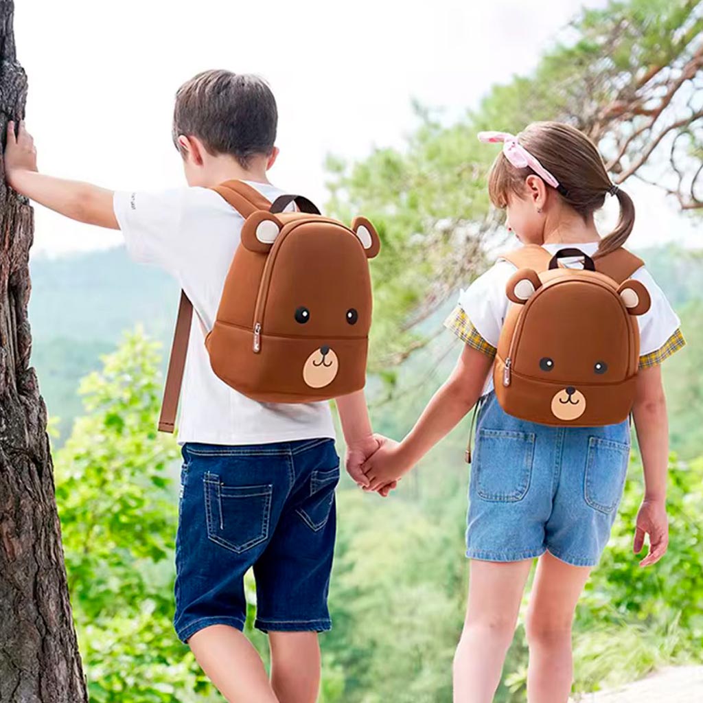 MOCHILA INFANTIL OSO PARDO 3D – IMPERMEABLE Y DIVERTIDA